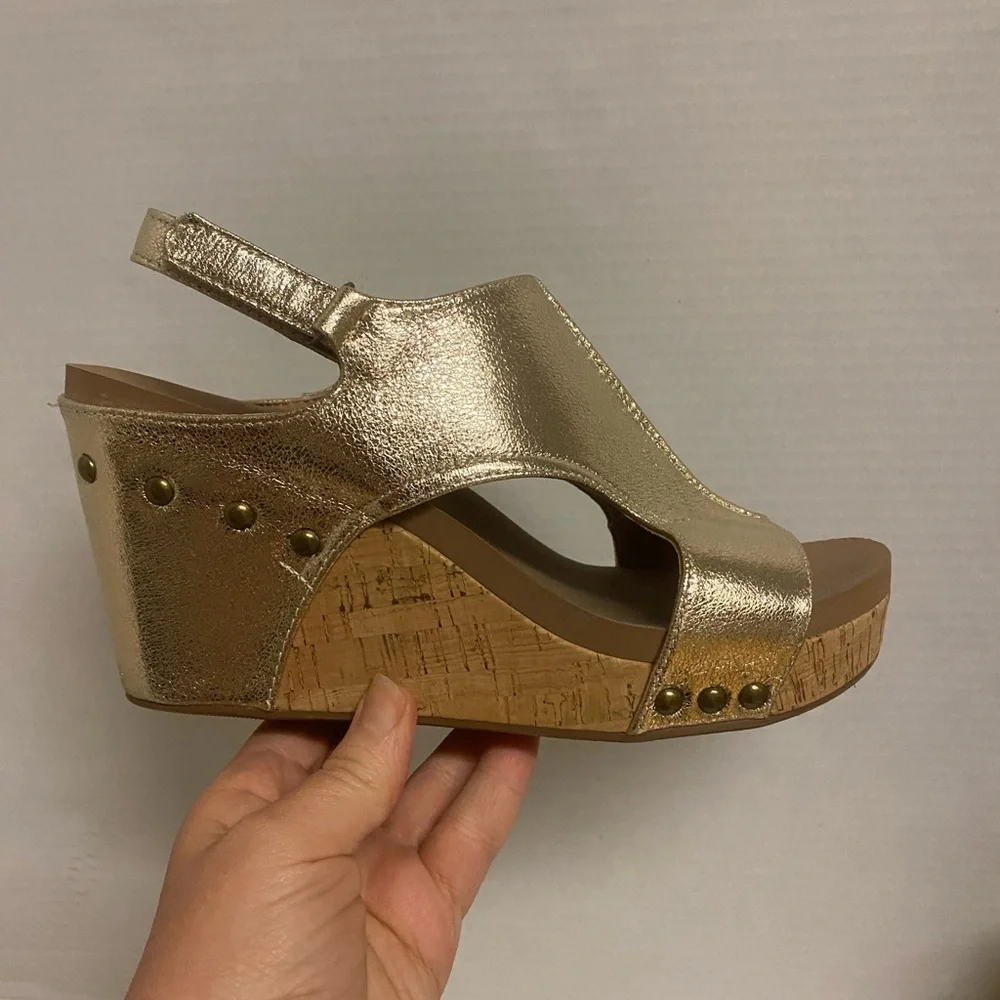 Corkys metallic gold